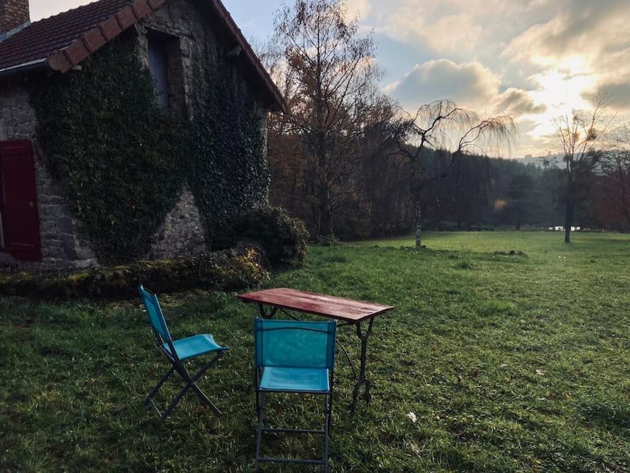 Maison Du Petit Poete Quarré-les-Tombes 外观 照片