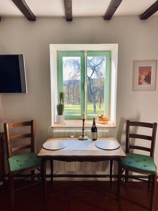 Maison Du Petit Poete Quarré-les-Tombes 外观 照片